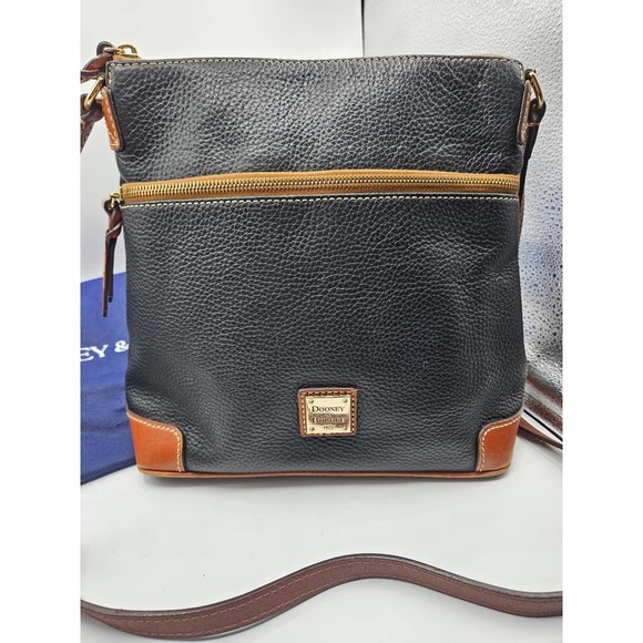 Dooney & Bourke‎ Pebble Grain Letter Carrier Black Red Lining with Dustbag - Picture 3 of 16